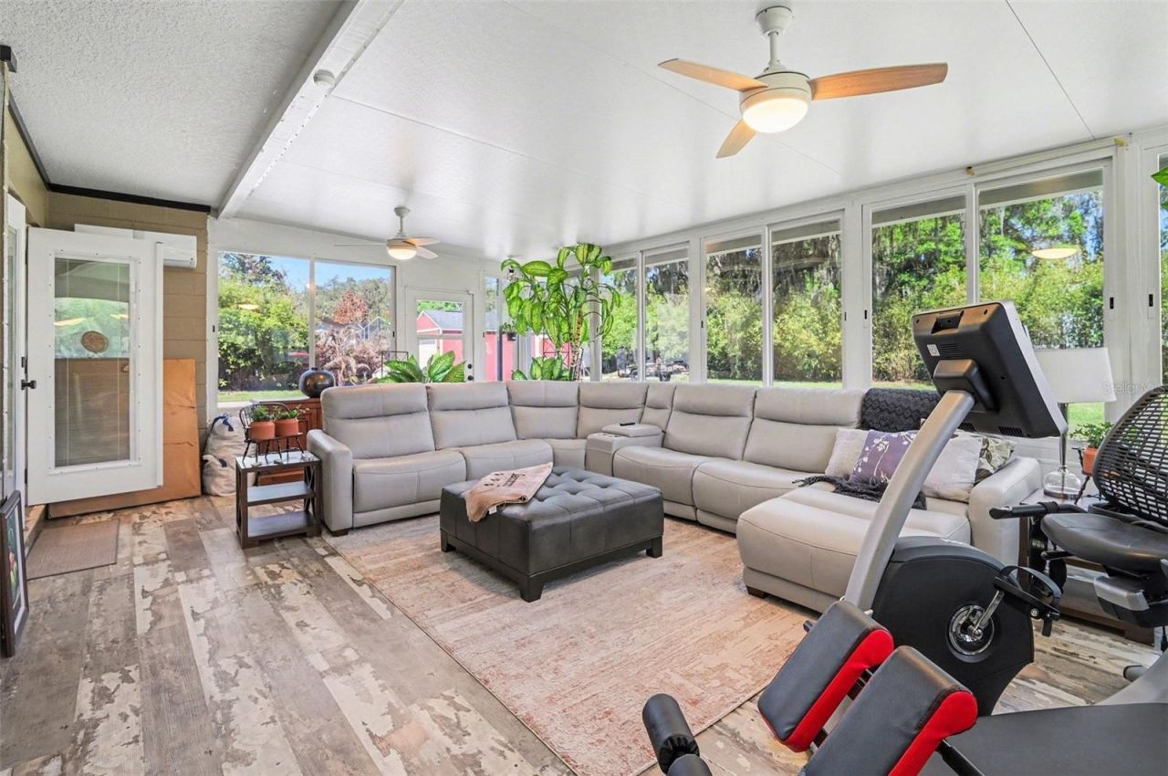 2207 Poinsettia Drive , Deland, FL 32724 Photo