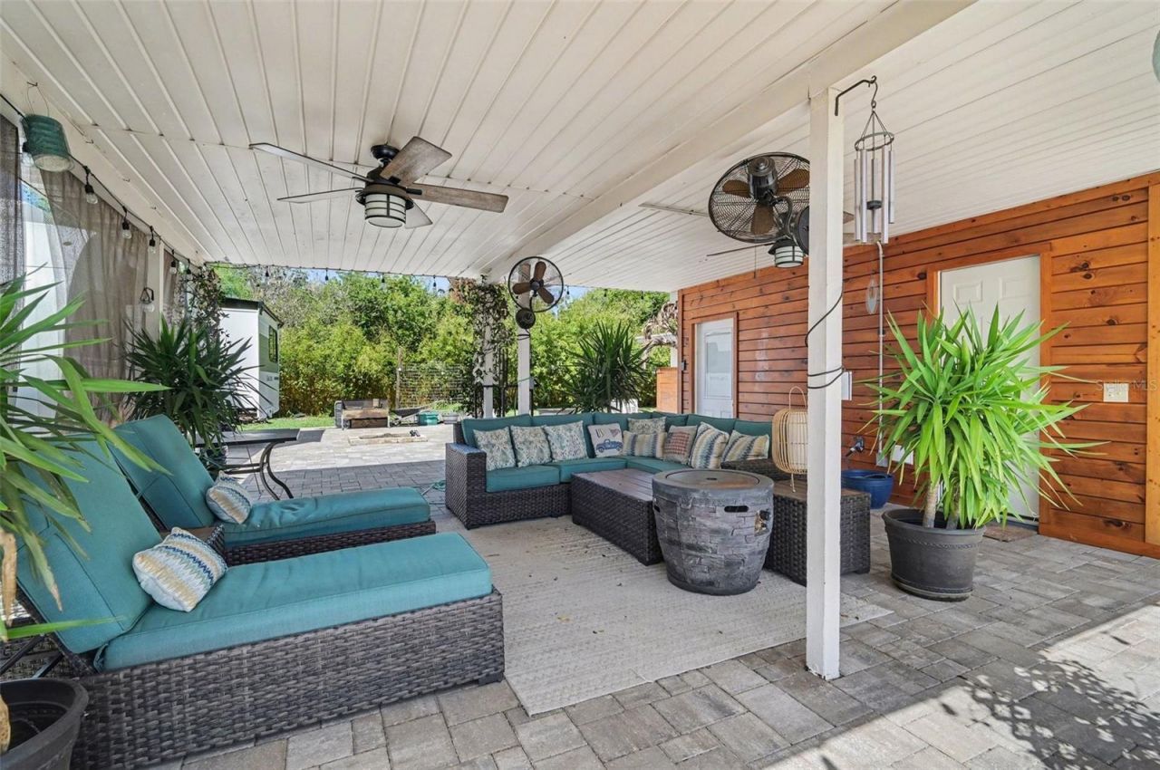 2207 Poinsettia Drive , Deland, FL 32724 Photo