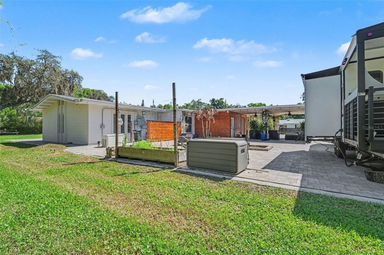 2207 Poinsettia Drive , Deland, FL 32724 Photo