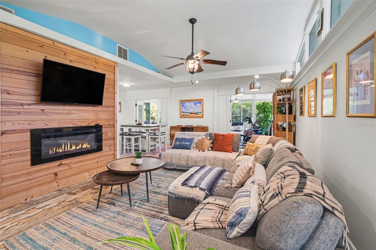 2207 Poinsettia Drive , Deland, FL 32724 Photo