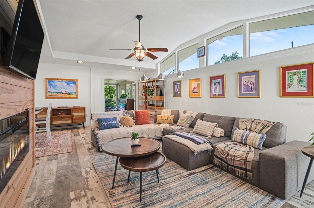 2207 Poinsettia Drive , Deland, FL 32724 Photo