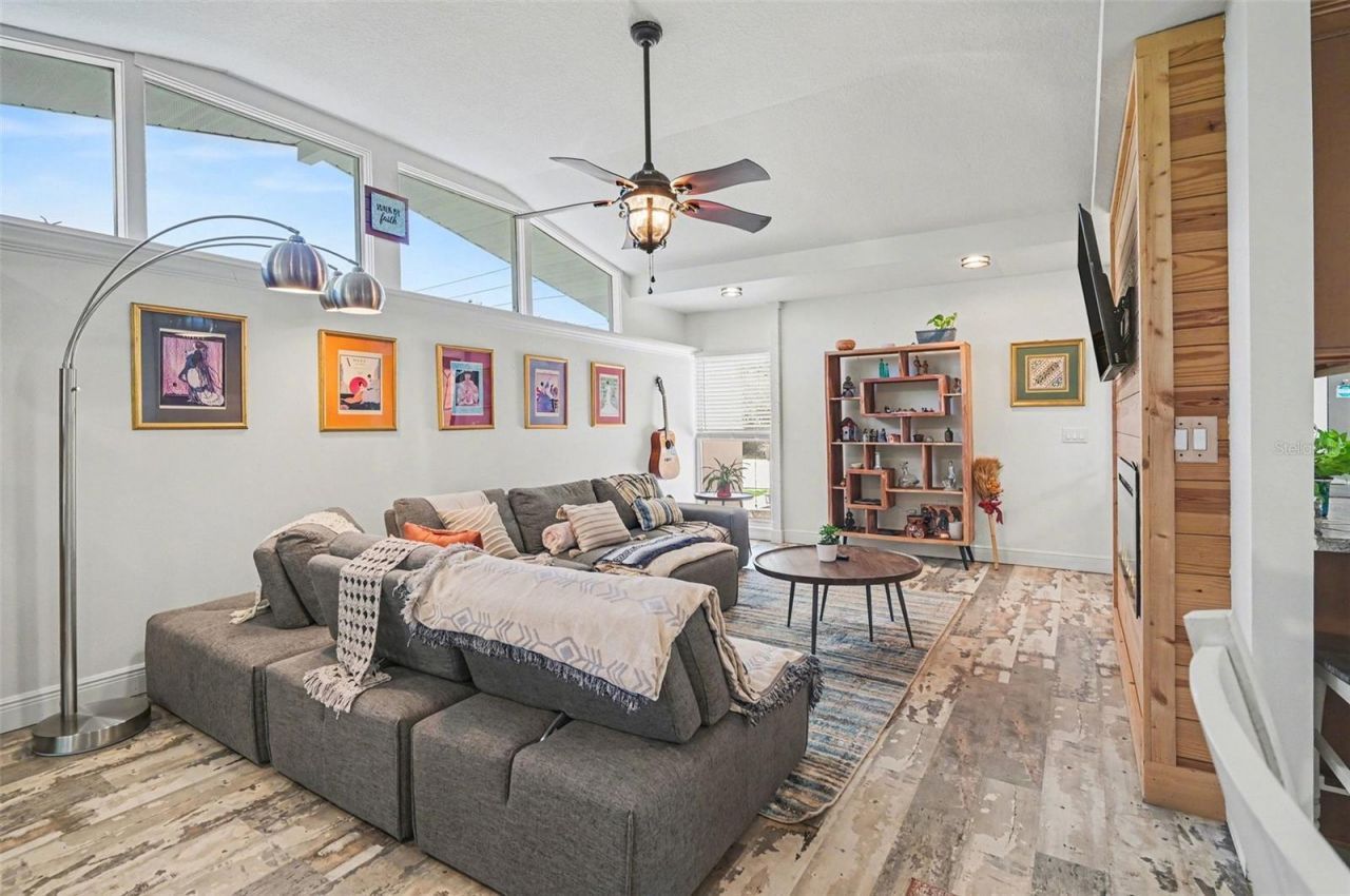 2207 Poinsettia Drive , Deland, FL 32724 Photo