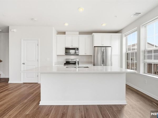 3 Arnold Drive, WOOD RIDGE, NJ 07075