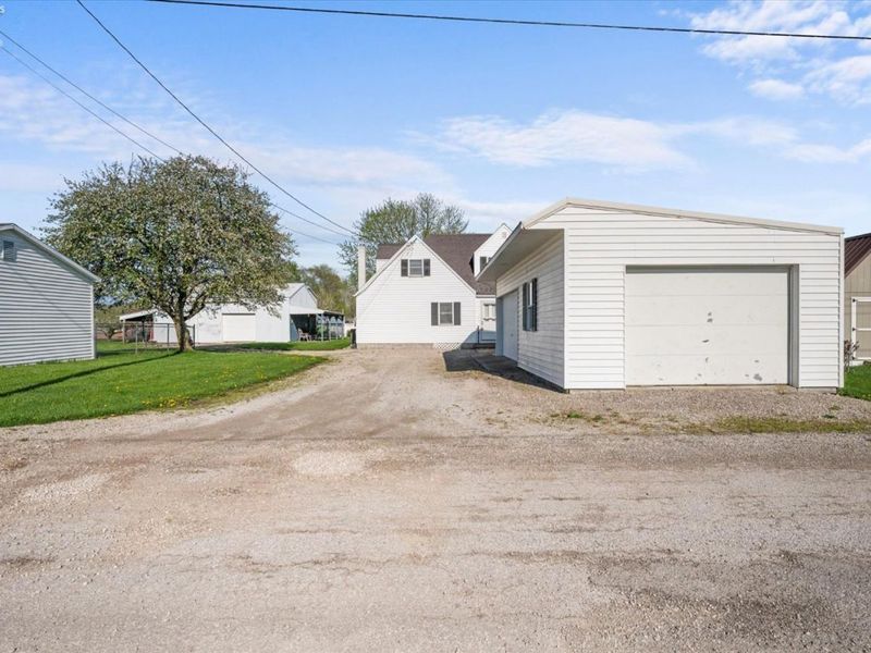 91 S Nancy Drive, Port Clinton, OH 43452 Photo 2