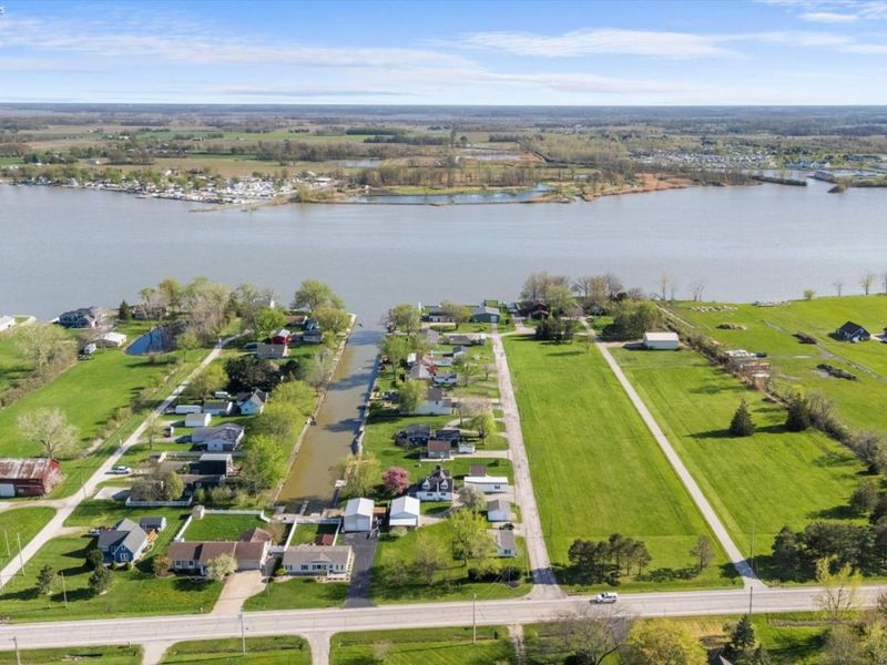 91 S Nancy Drive, Port Clinton, OH 43452 Photo 5