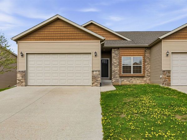 329 Windflower Ln , Solon, IA 52333