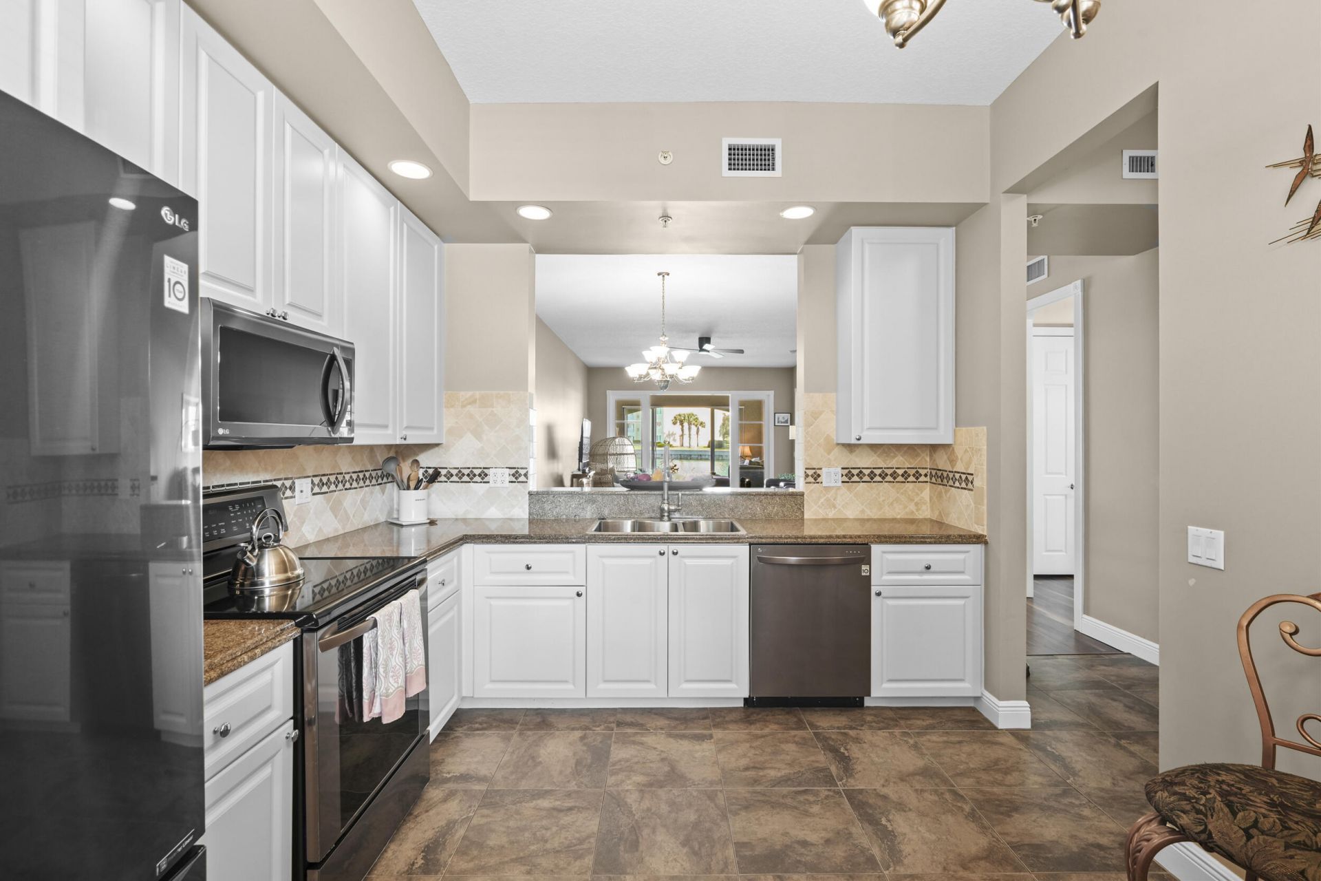 16 W Harbour Isle Dr Drive W, Unit 106, Fort Pierce, FL 34949 Photo