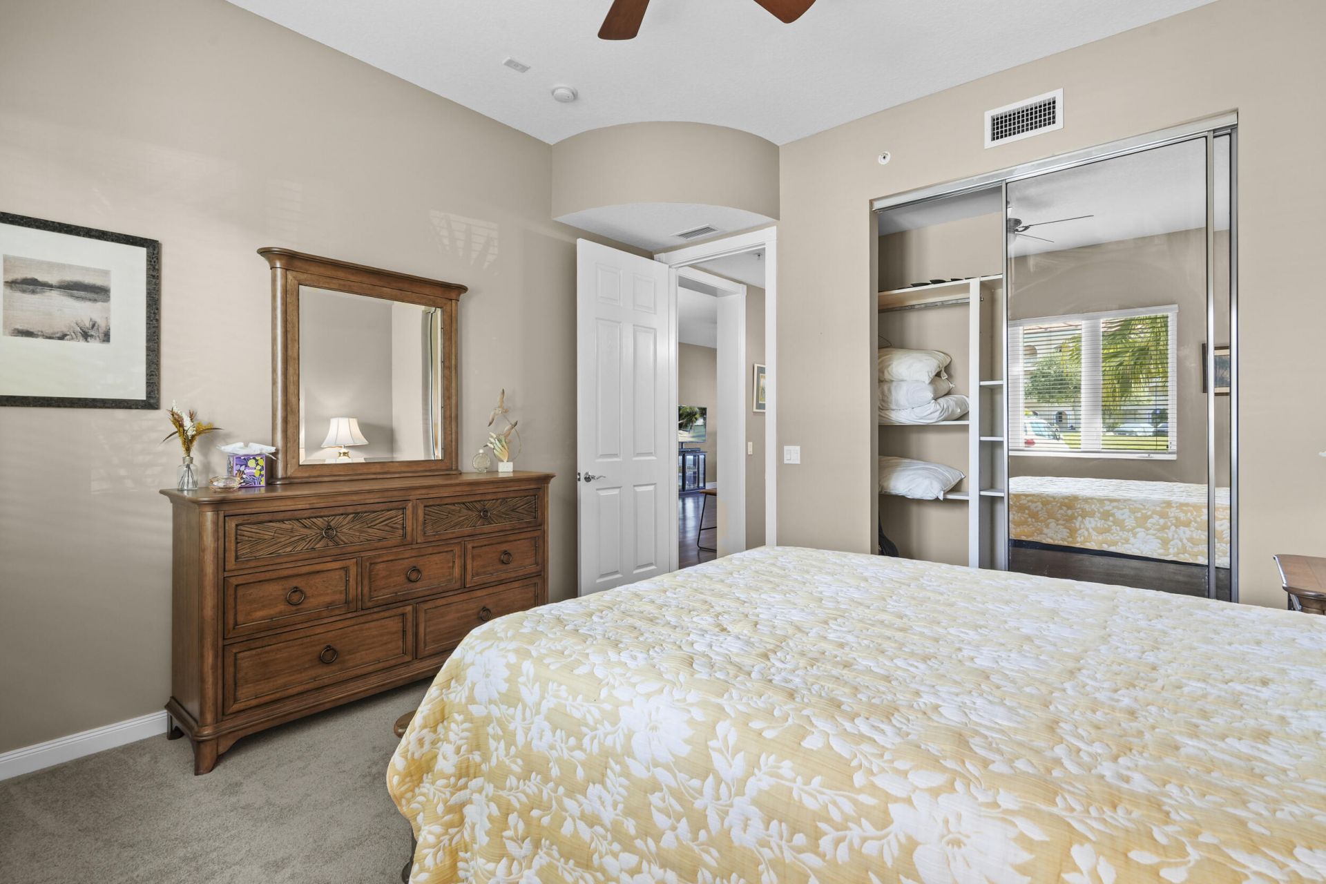 16 W Harbour Isle Dr Drive W, Unit 106, Fort Pierce, FL 34949 Photo