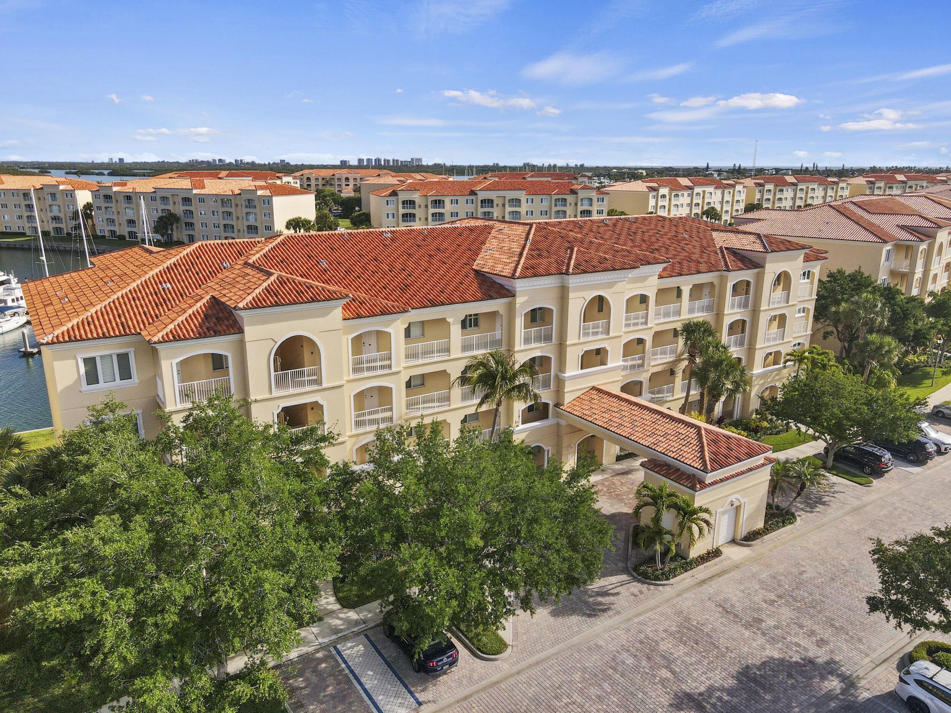 16 W Harbour Isle Dr Drive W, Unit 106, Fort Pierce, FL 34949 Photo