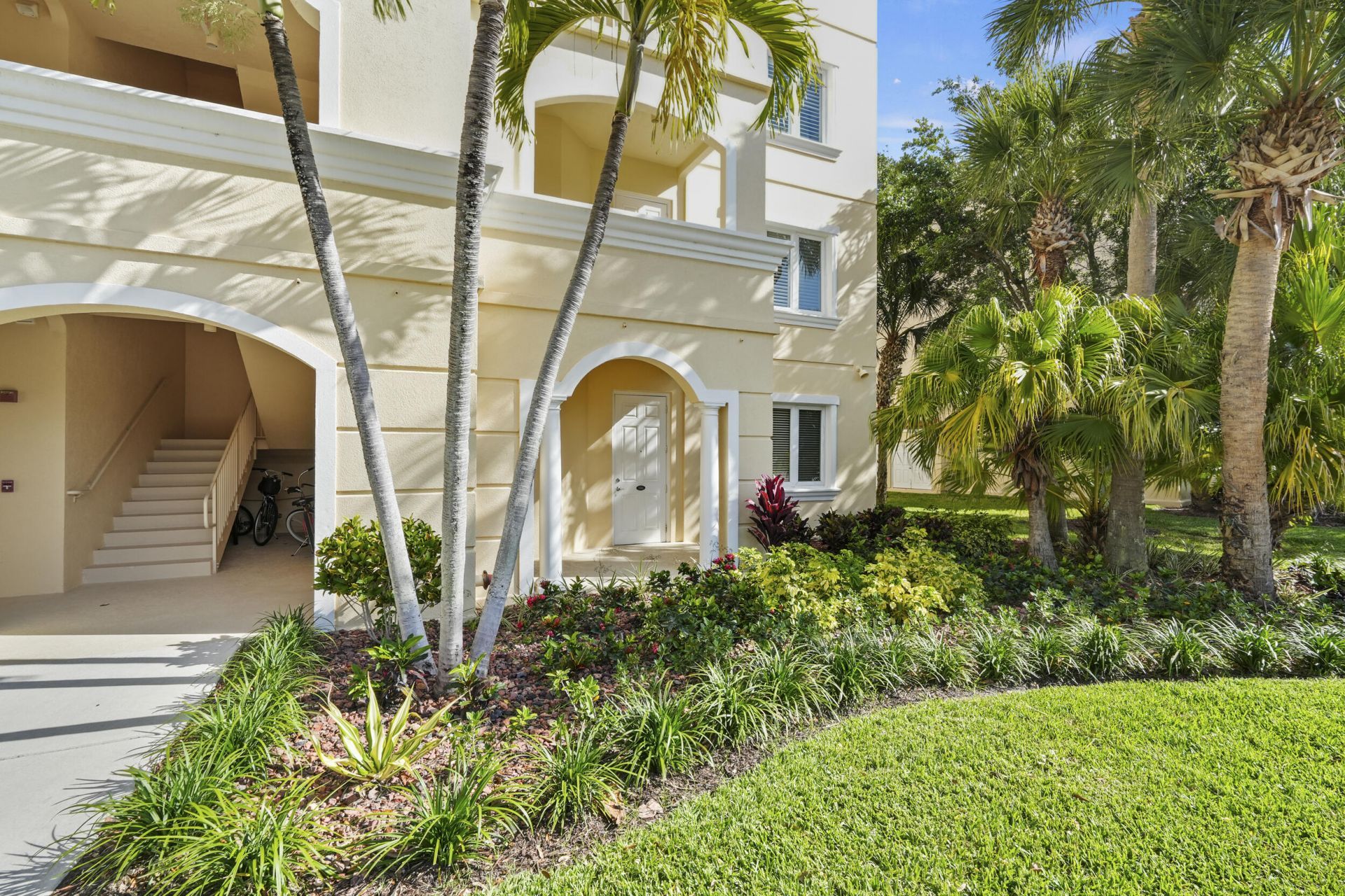 16 W Harbour Isle Dr Drive W, Unit 106, Fort Pierce, FL 34949 Photo