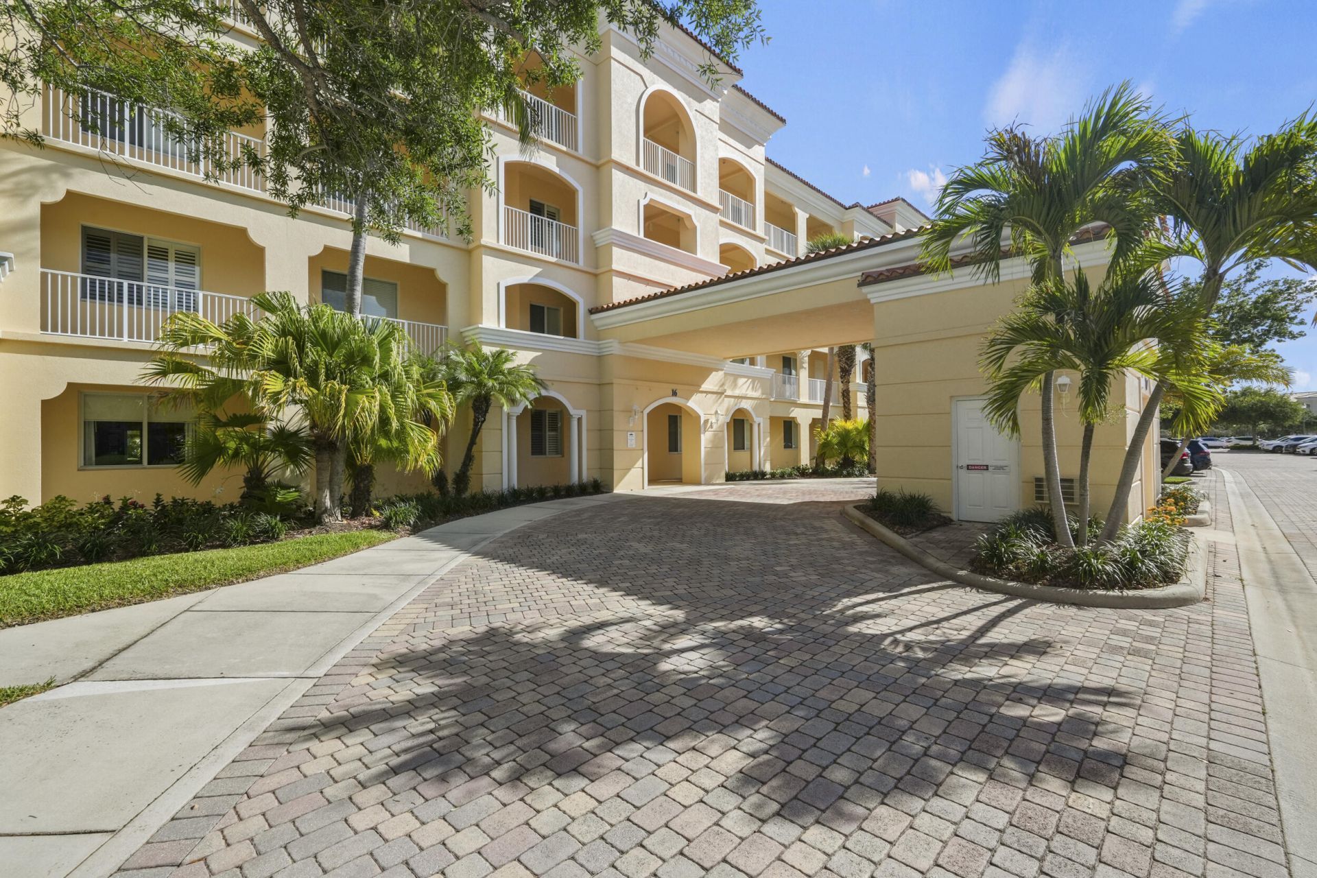 16 W Harbour Isle Dr Drive W, Unit 106, Fort Pierce, FL 34949 Photo