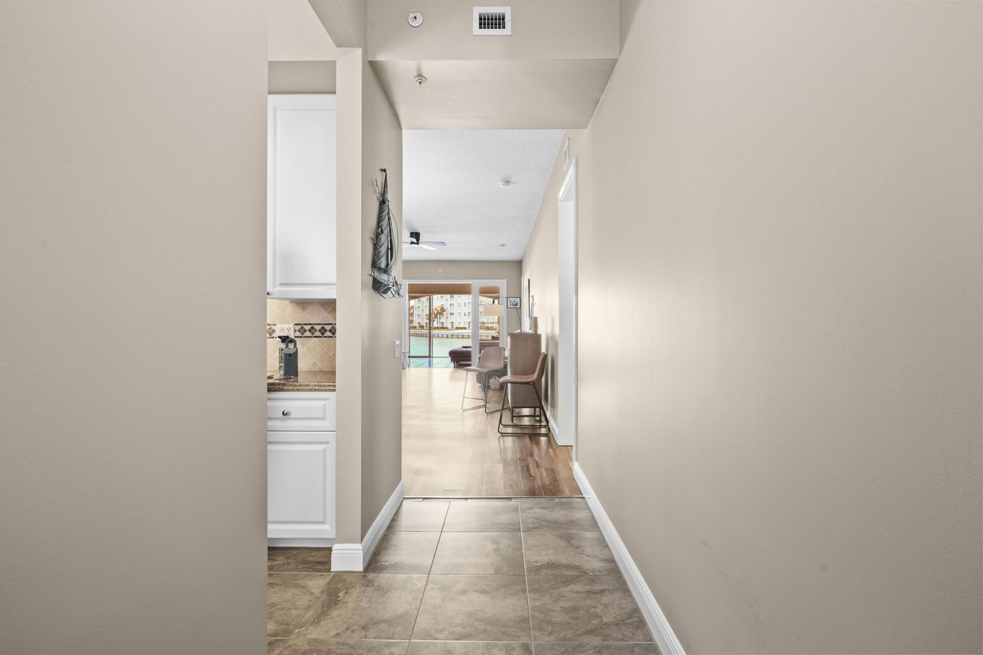 16 W Harbour Isle Dr Drive W, Unit 106, Fort Pierce, FL 34949 Photo