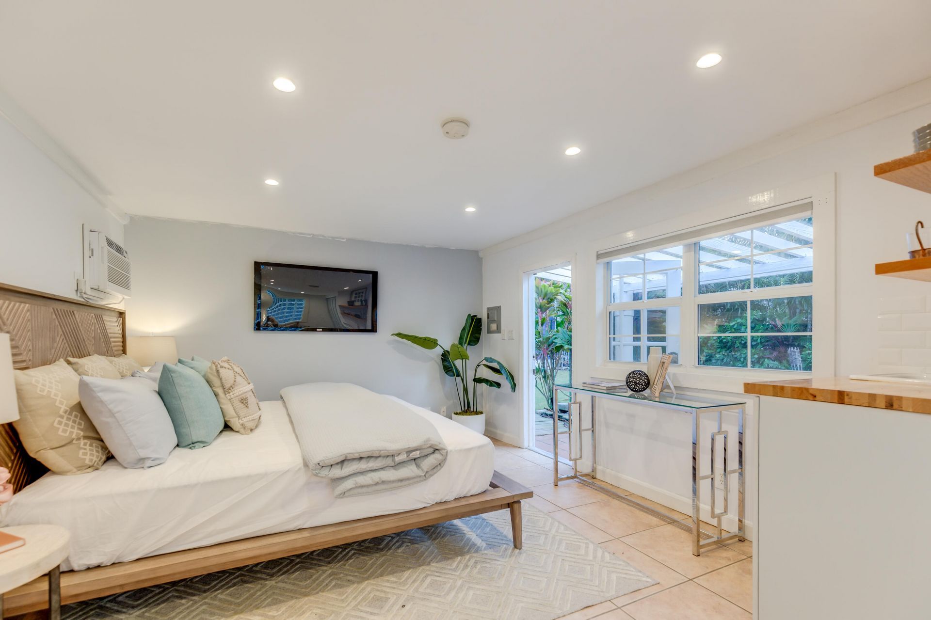 717 N Lakeside Drive, Lake Worth Beach, FL 33460 Photo