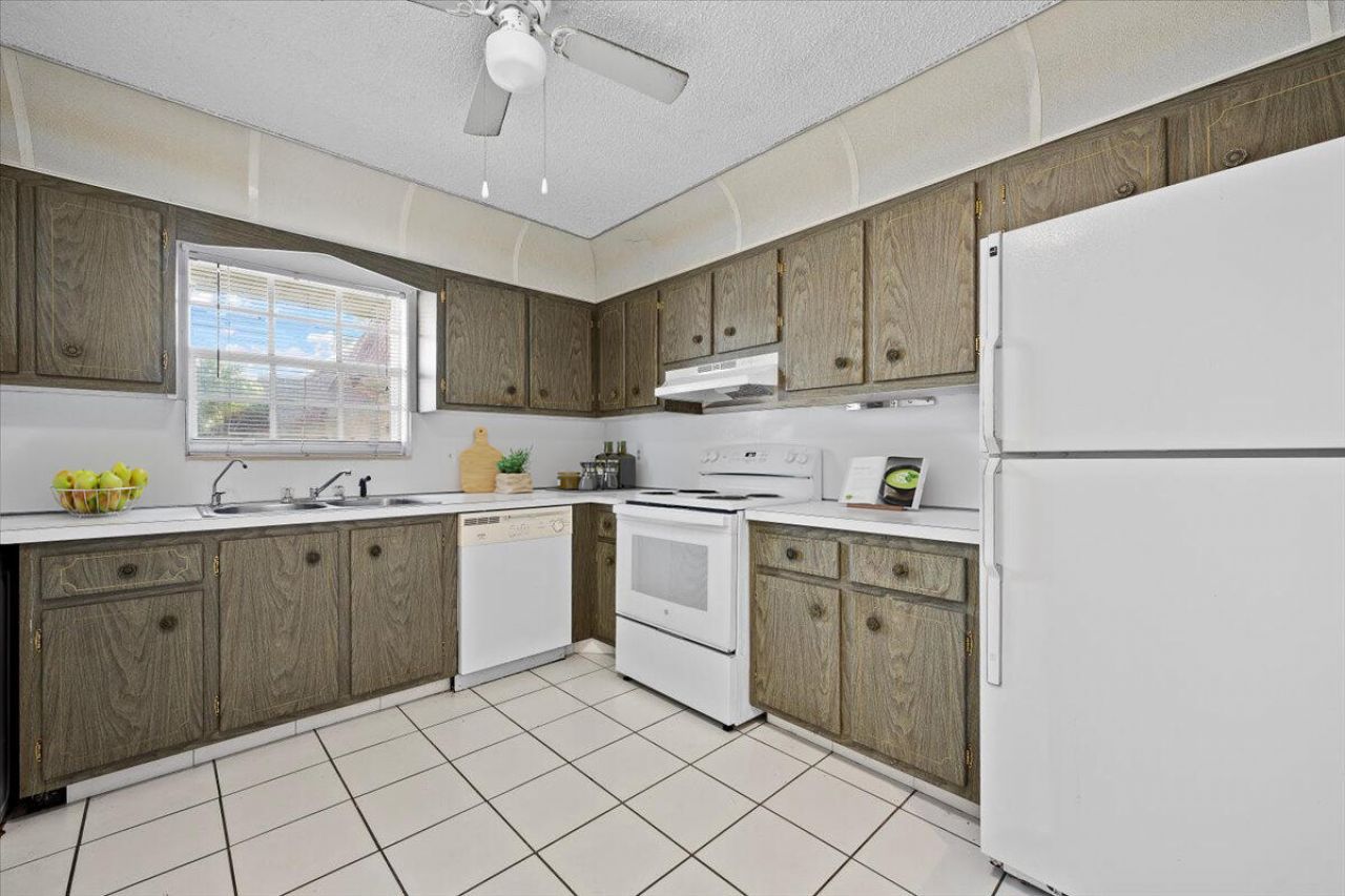 102 Amherst Lane, Greenacres, FL 33467 Photo