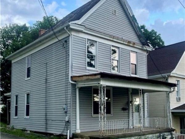 5 Hacker Ave, Jeannette, PA 15644