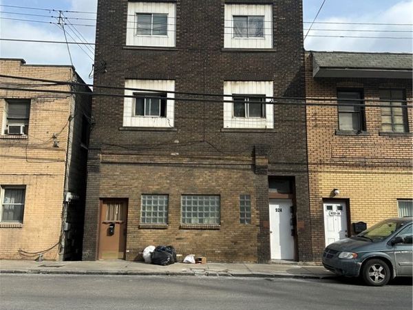 924 Island Avenue , Mckees Rocks, PA 15136