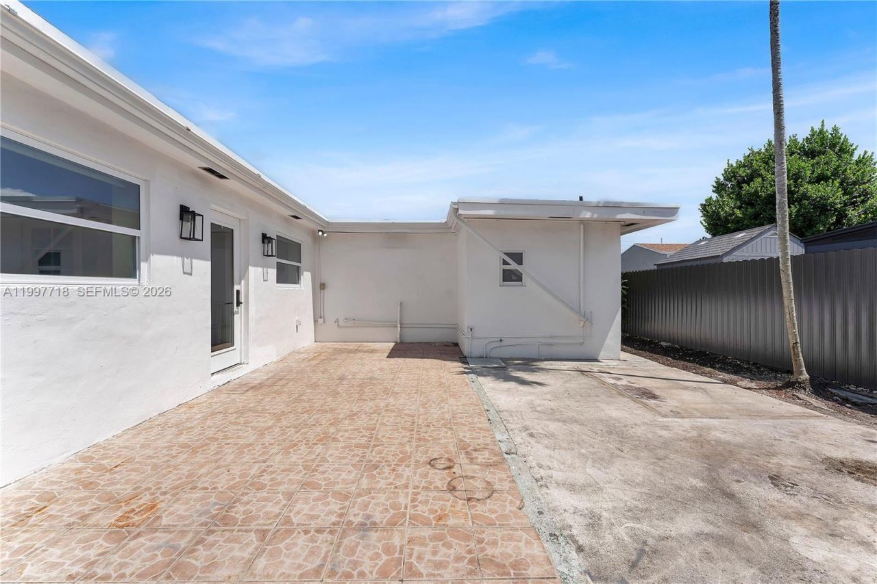 3827 SW 88th Ct, Miami, FL 33165 Photo