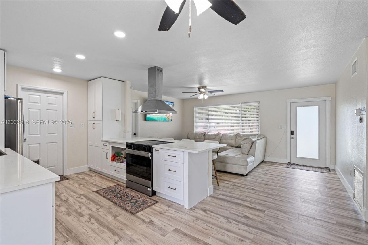 2485 NW 84th Way , Sunrise, FL 33322 Photo