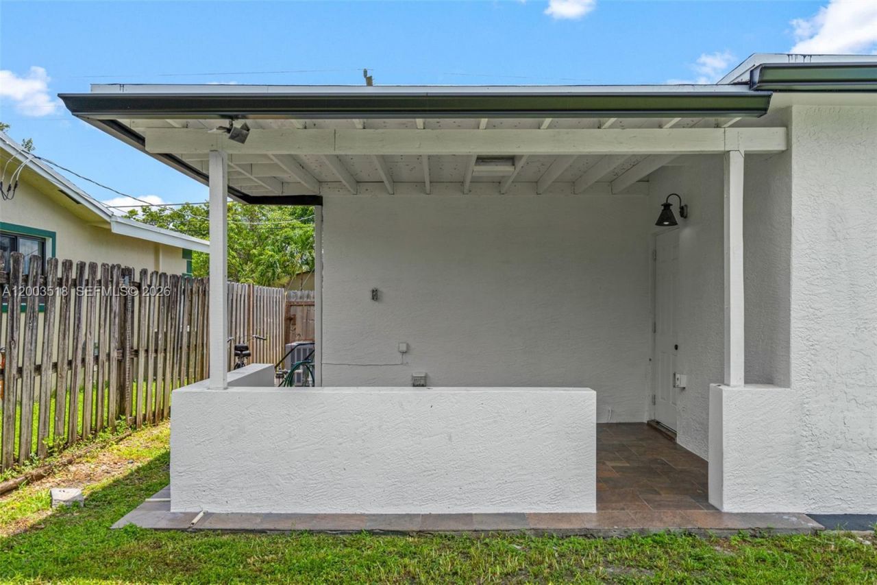 2485 NW 84th Way , Sunrise, FL 33322 Photo