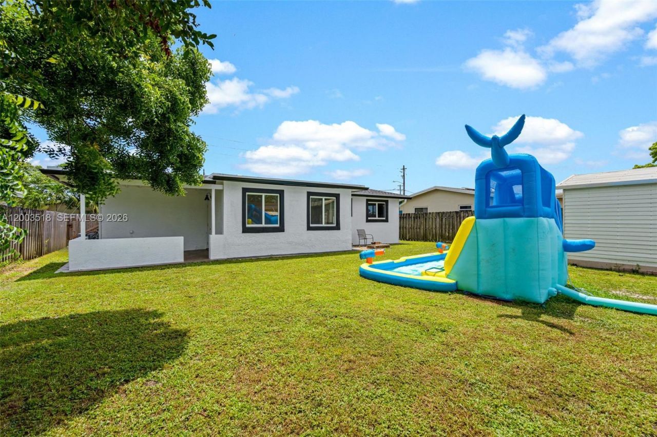 2485 NW 84th Way , Sunrise, FL 33322 Photo