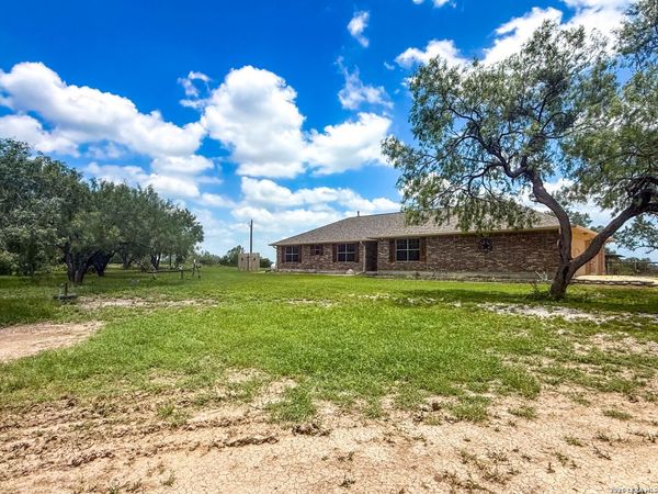 530 Pr D47, Charlotte, TX 78011