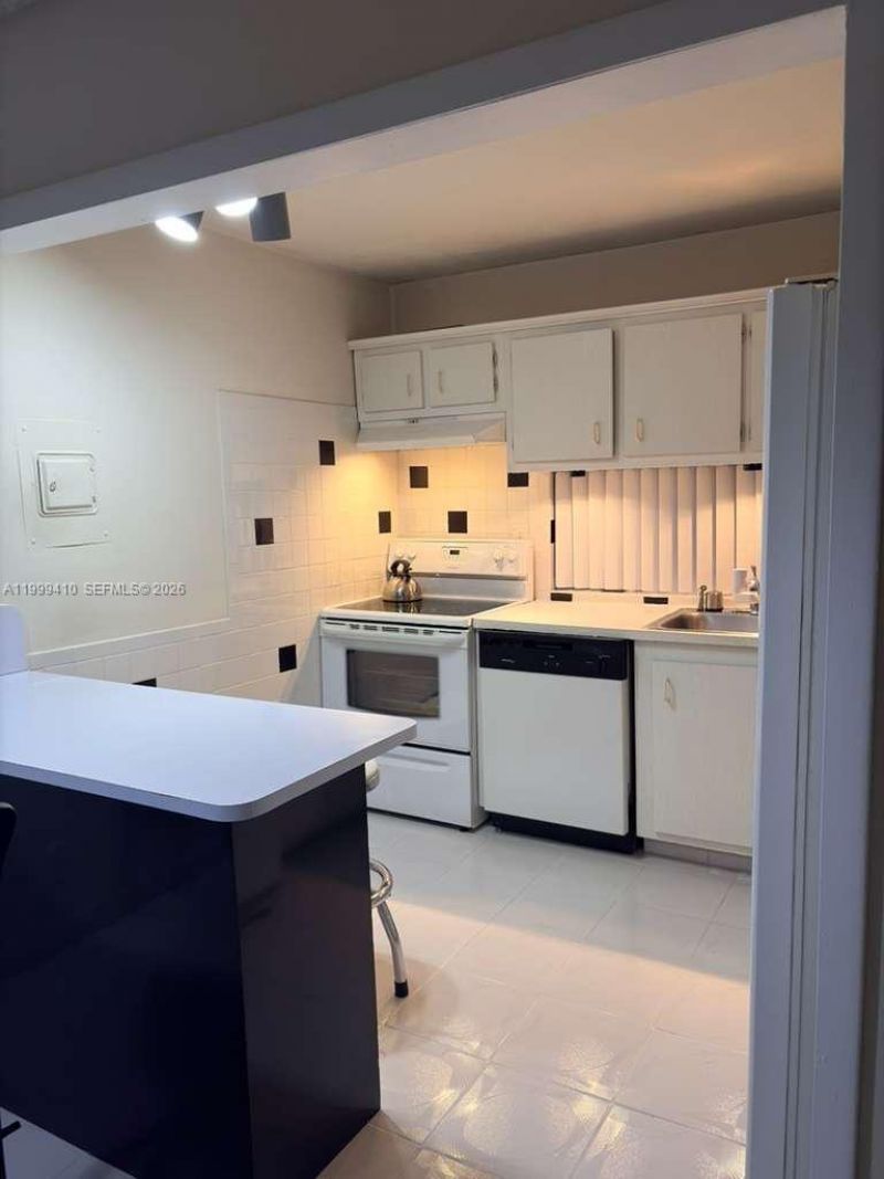 16909 N Bay Rd, Unit 1018, Sunny Isles Beach, FL 33160 Photo