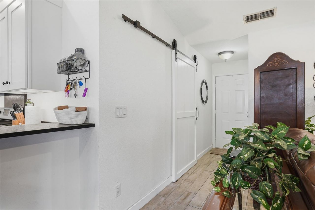 554 Andorra Circle Ne, Saint Petersburg, FL 33703 Photo