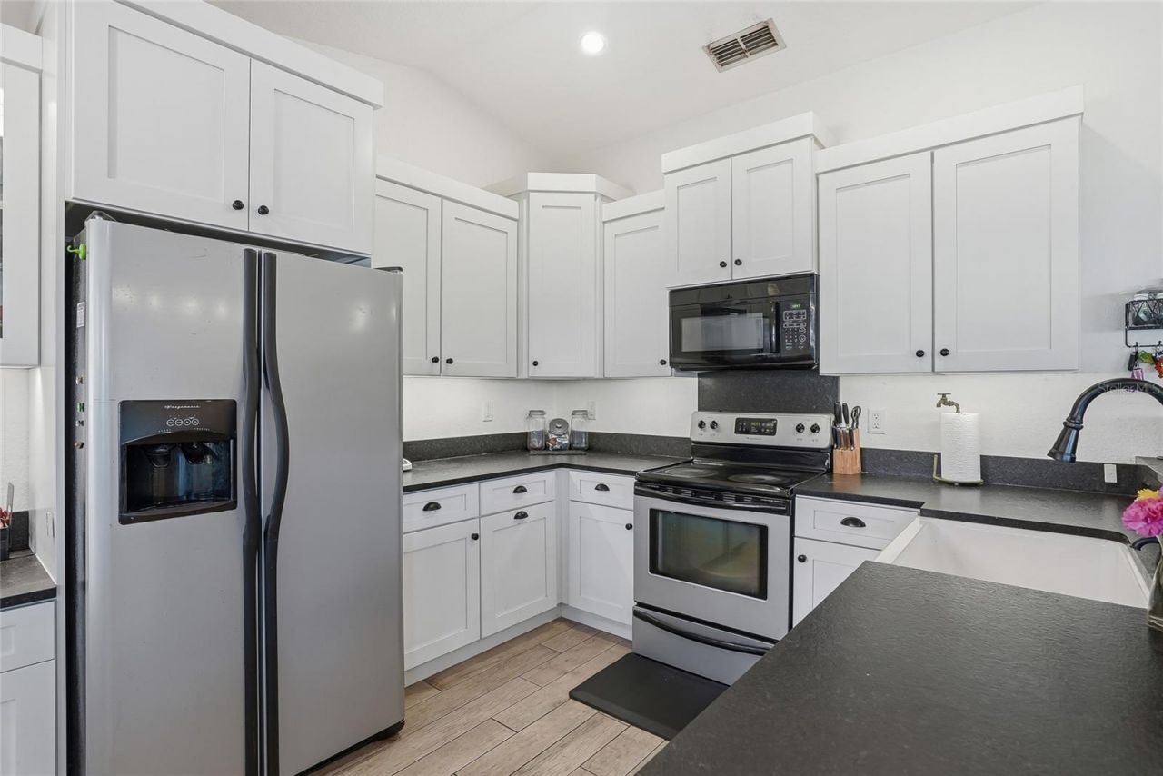 554 Andorra Circle Ne, Saint Petersburg, FL 33703 Photo