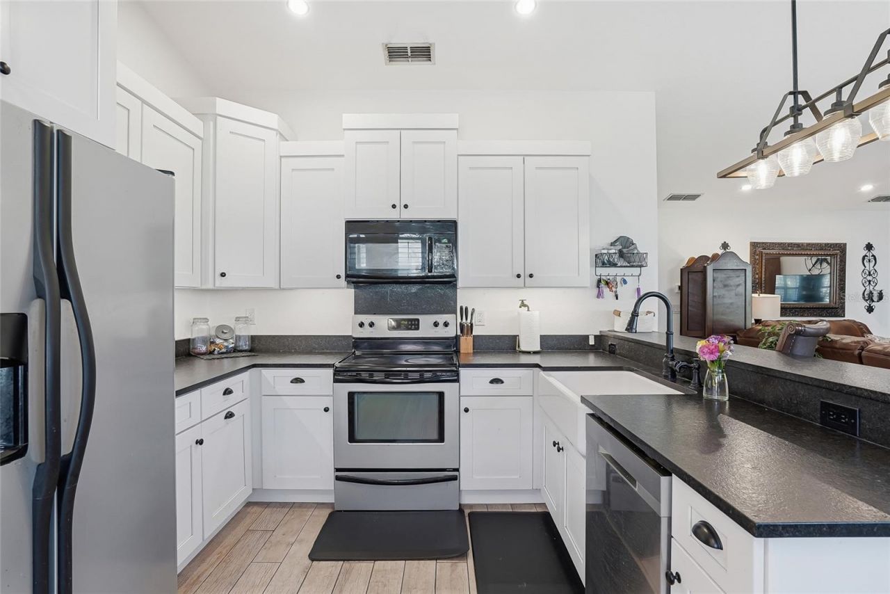554 Andorra Circle Ne, Saint Petersburg, FL 33703 Photo