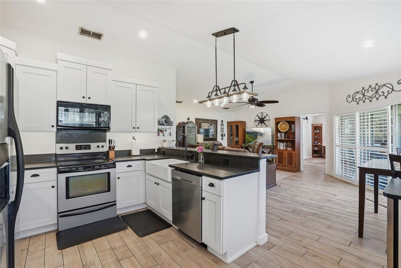 554 Andorra Circle Ne, Saint Petersburg, FL 33703 Photo