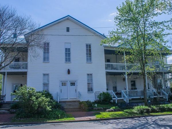 301 EAST STREET, Middlebourne, WV 26149