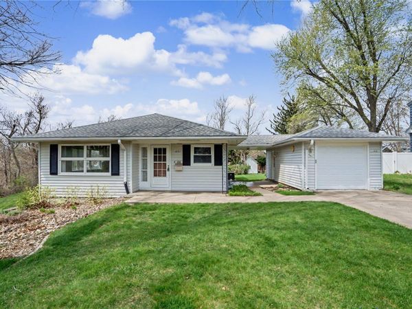 1021 Norwood Drive SE, Cedar Rapids, IA 52403