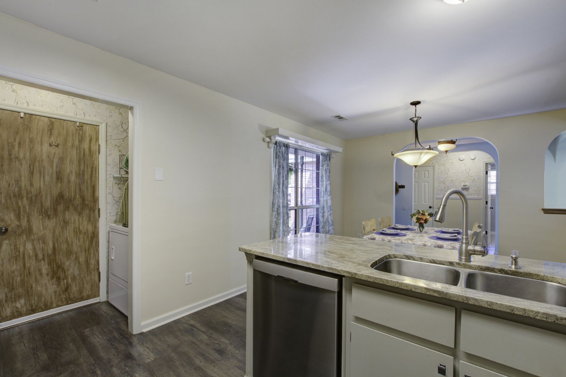 103 Elaine Street Photo 13