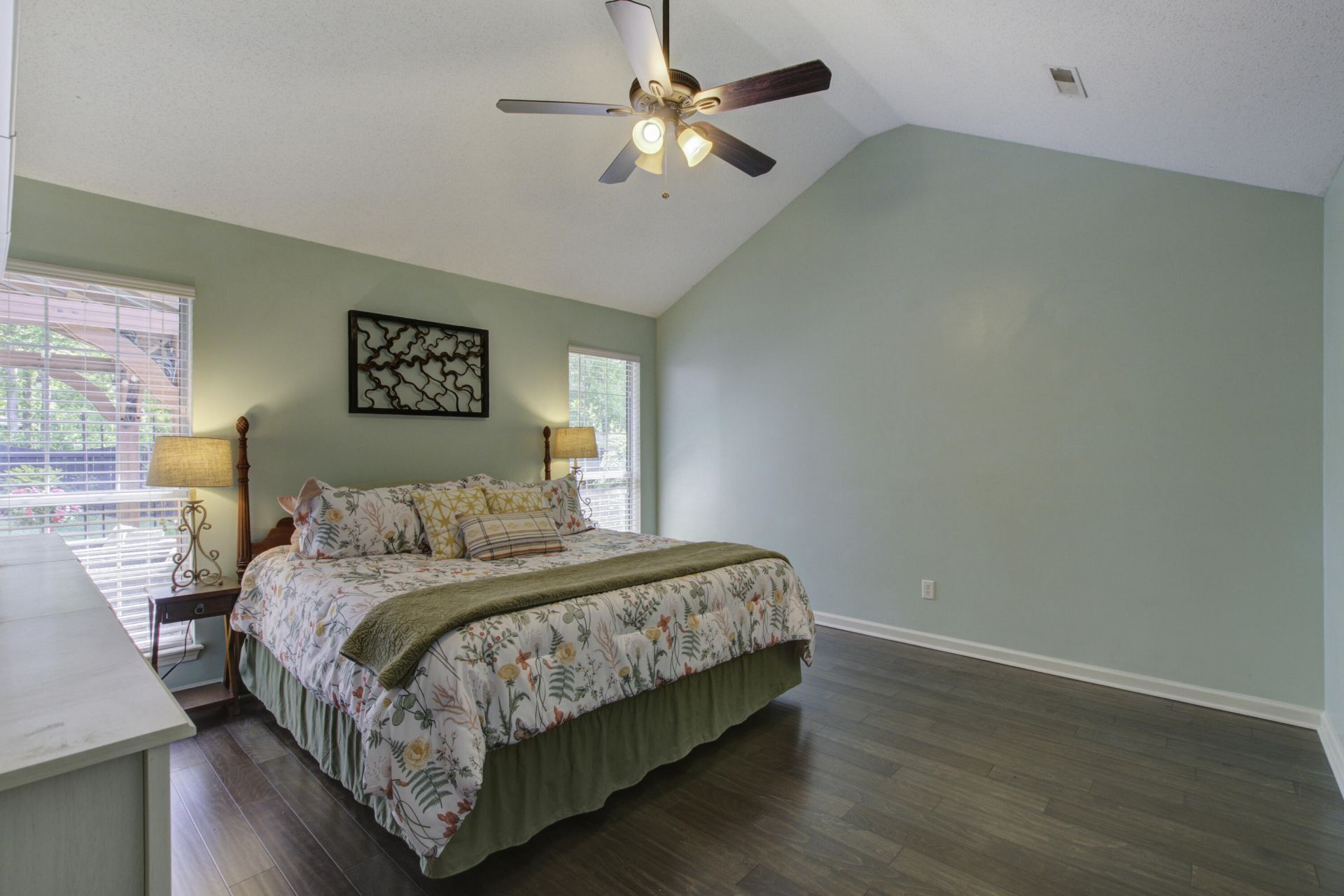 103 Elaine Street Photo 16