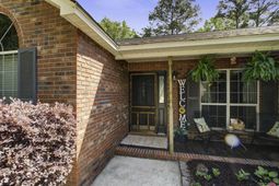 103 Elaine Street photo 4