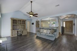 103 Elaine Street photo 4