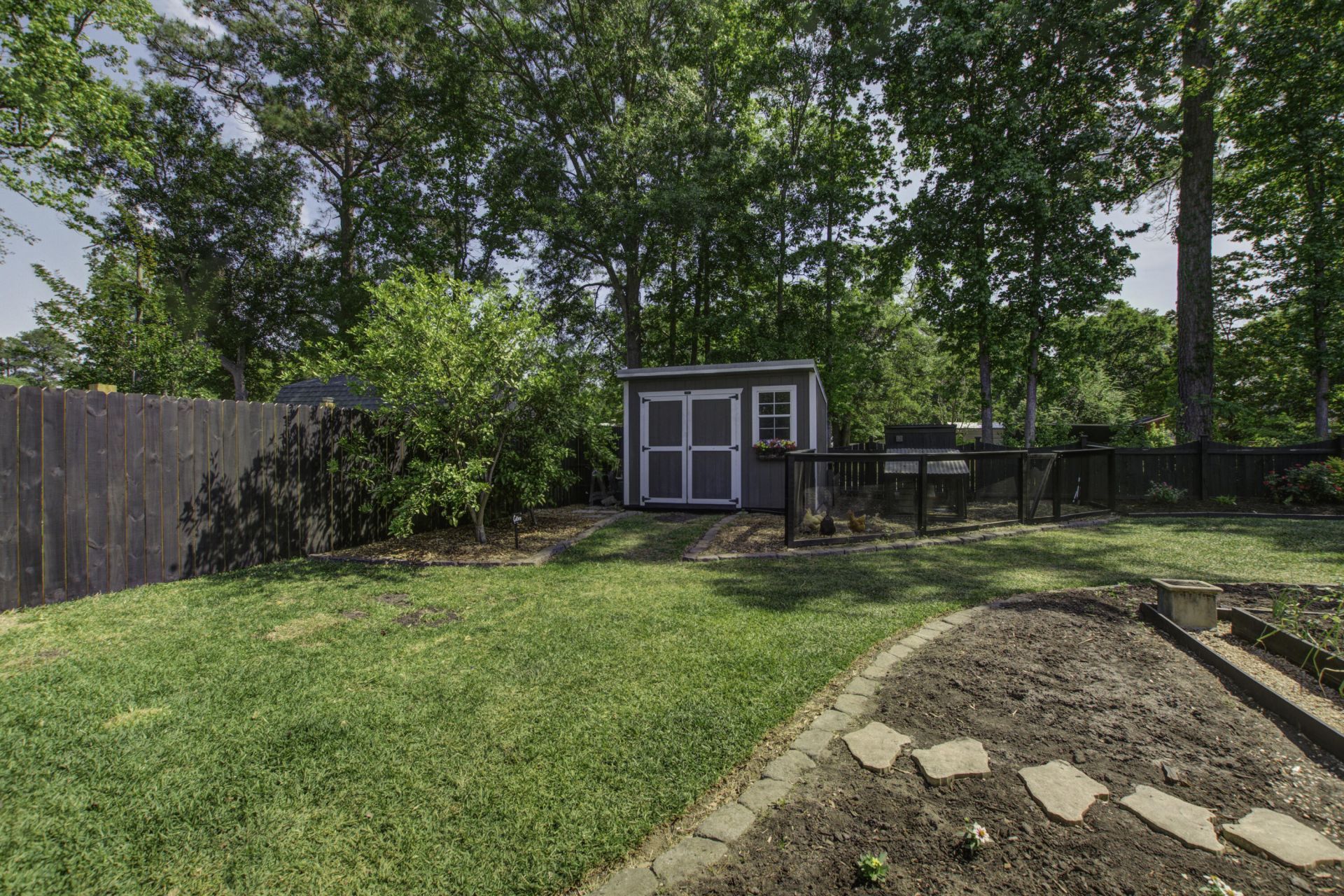 103 Elaine Street Photo 32