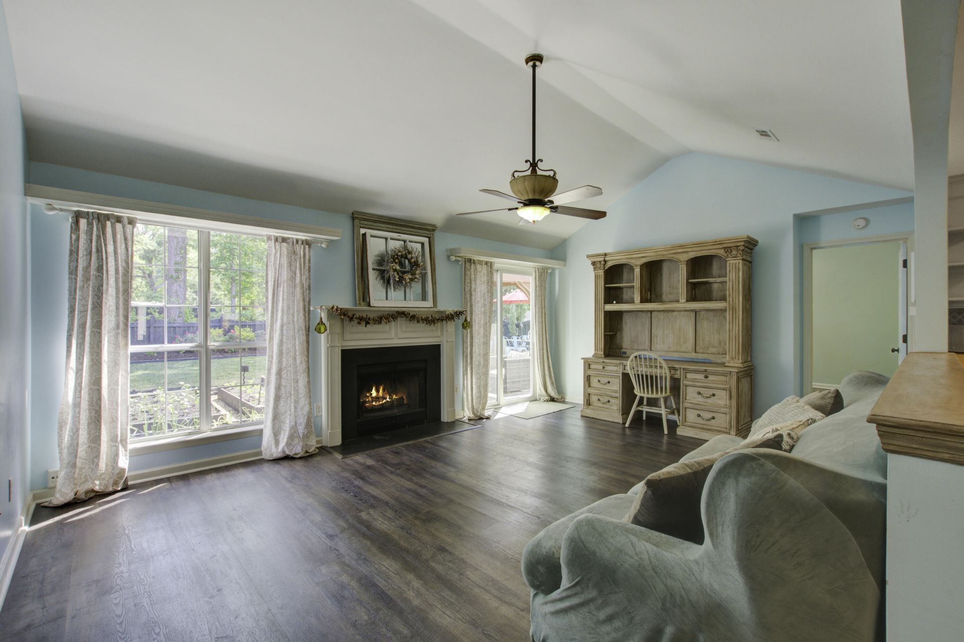 103 Elaine Street Photo 4