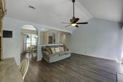 103 Elaine Street photo 4