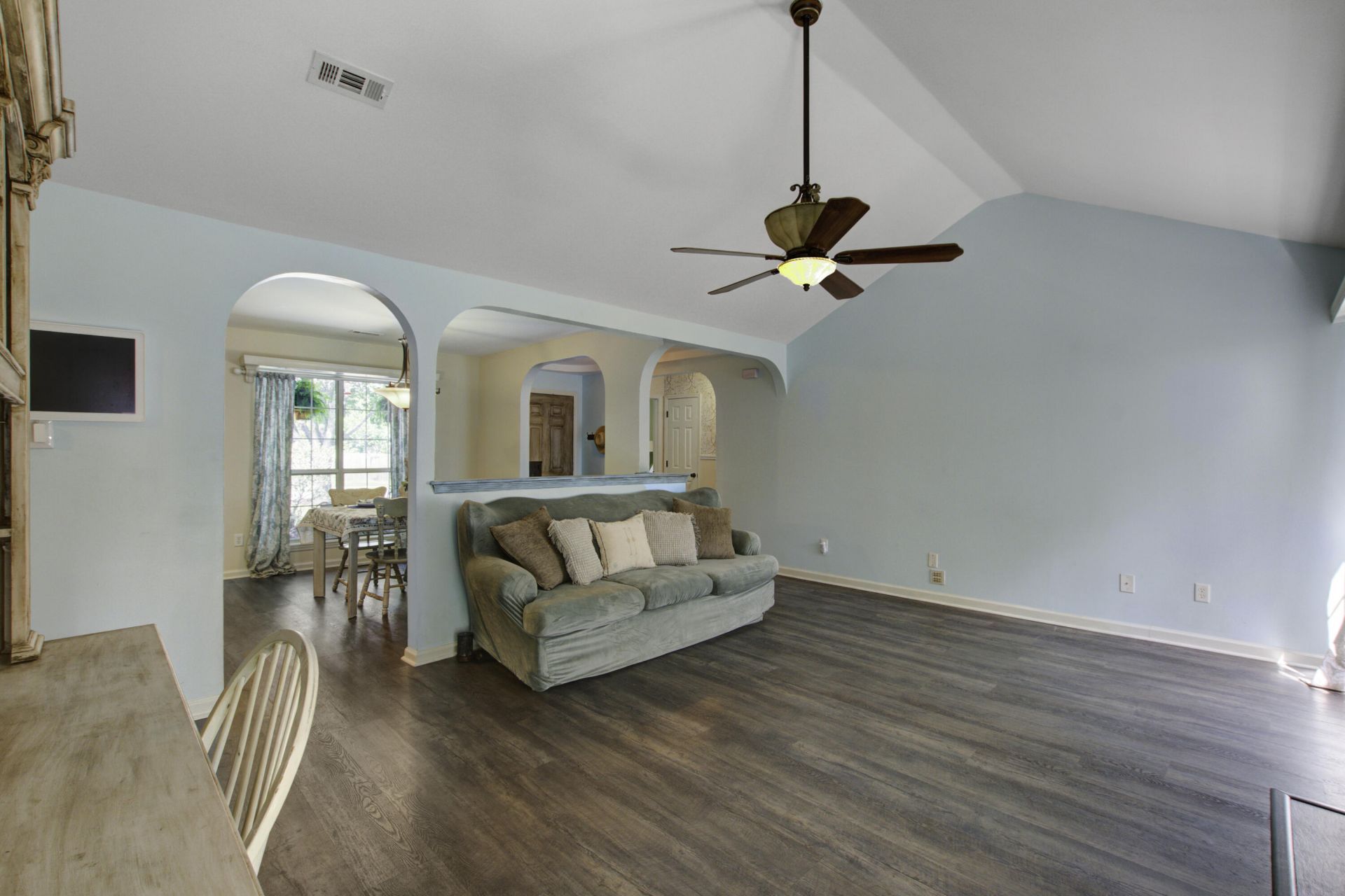 103 Elaine Street Photo 5