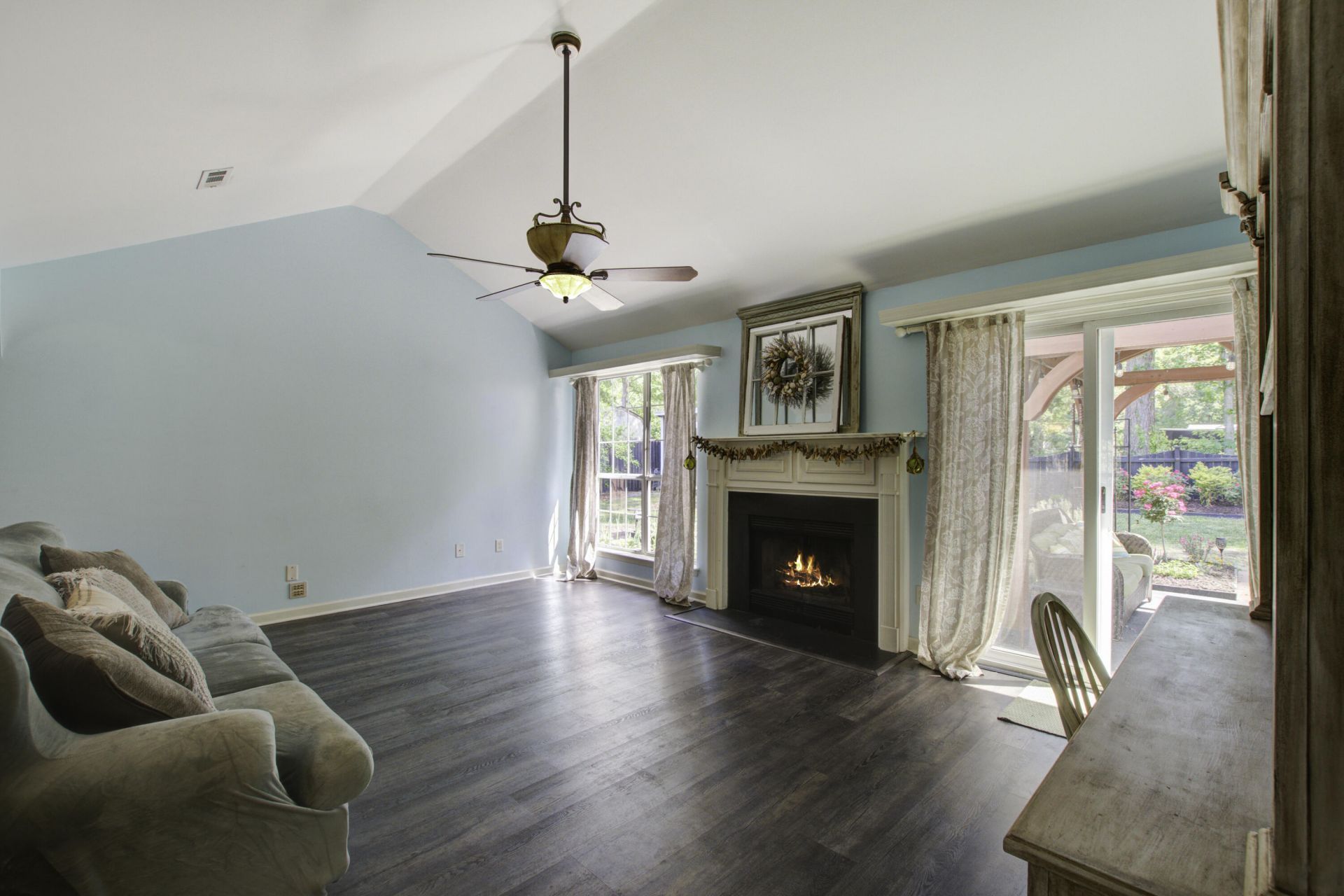 103 Elaine Street Photo 6