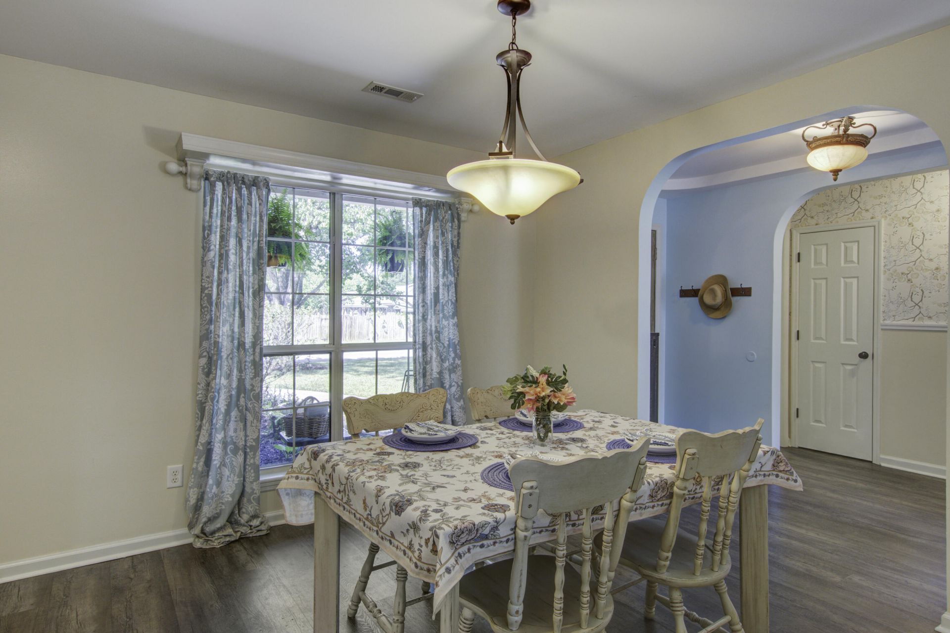 103 Elaine Street Photo 9