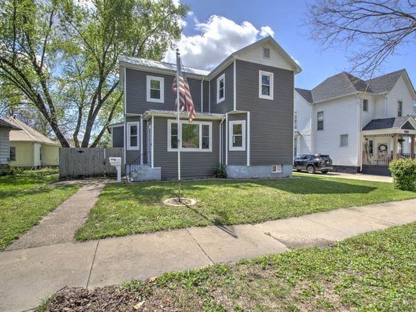 204 W South Street , Clinton, IL 61727