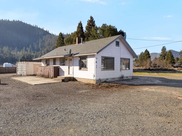 175 Rogue River Highway, Gold Hill, OR 97525