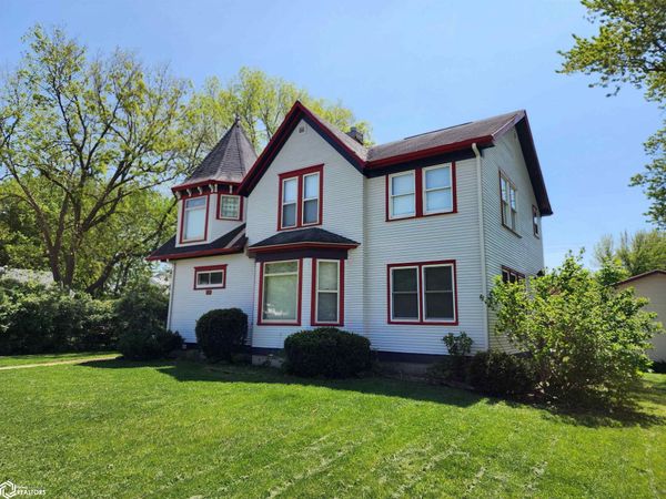 809 2Nd Avenue N, Clear Lake, IA 50428