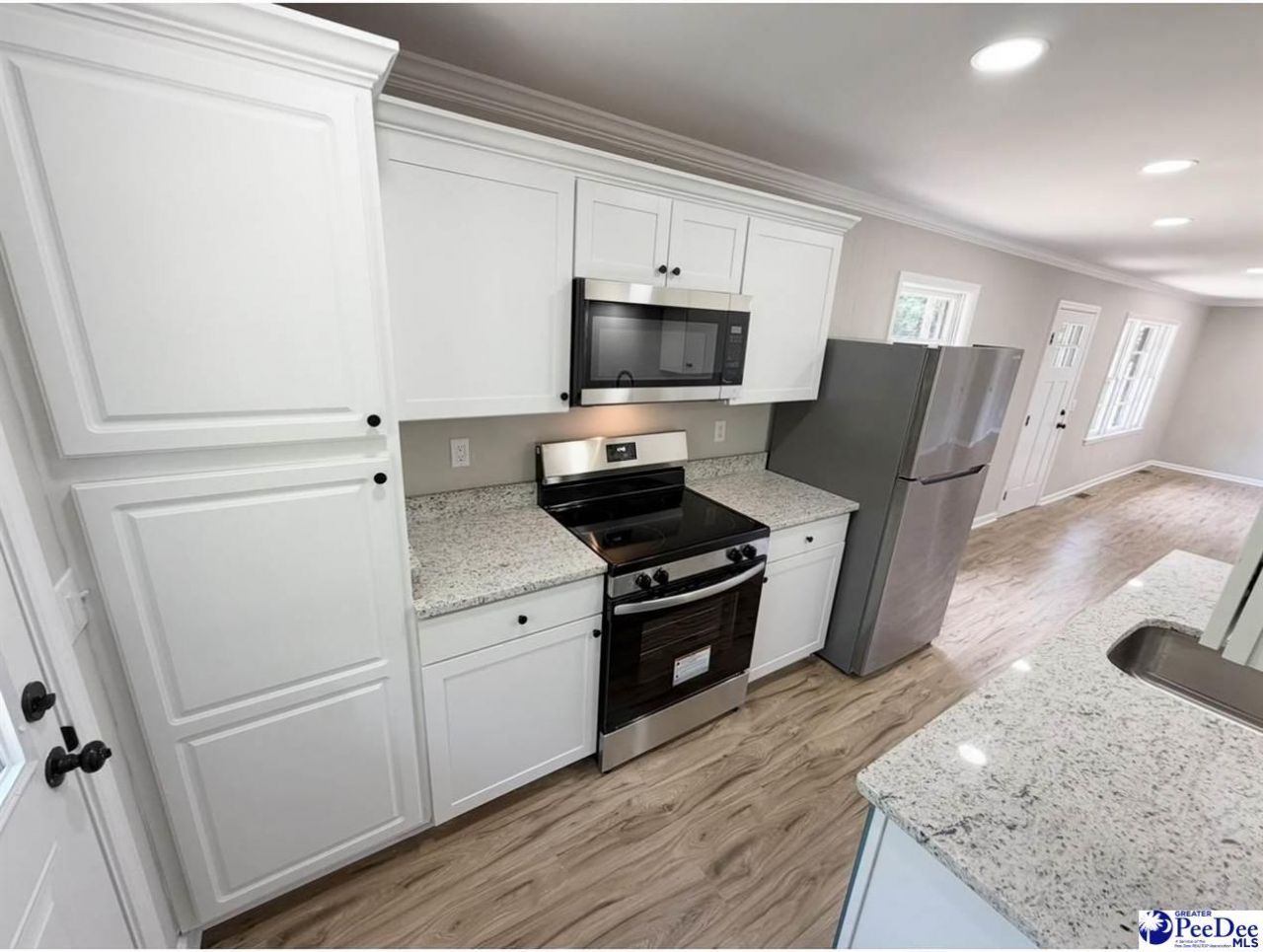 316 Dickson Heights Photo 10