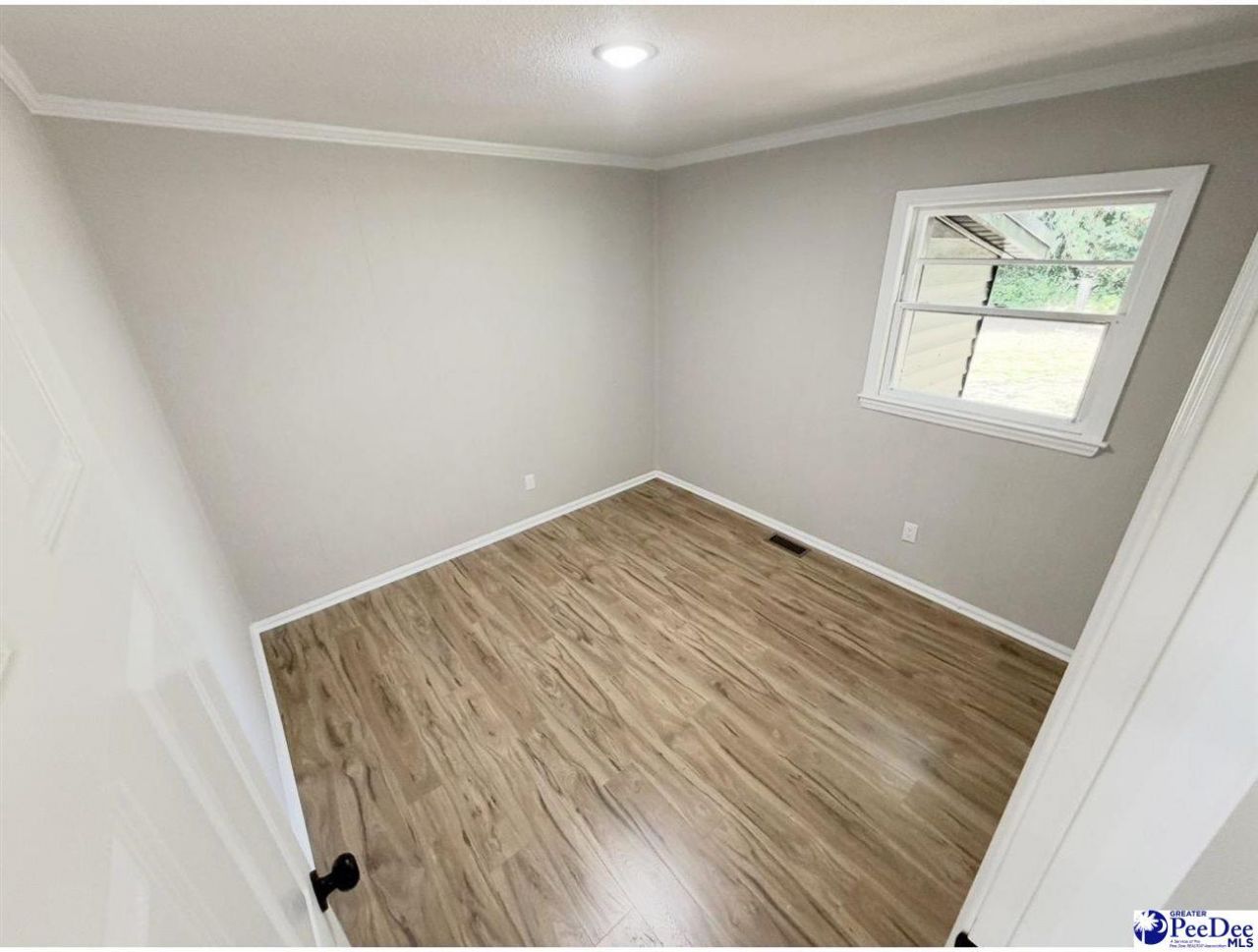 316 Dickson Heights Photo 18