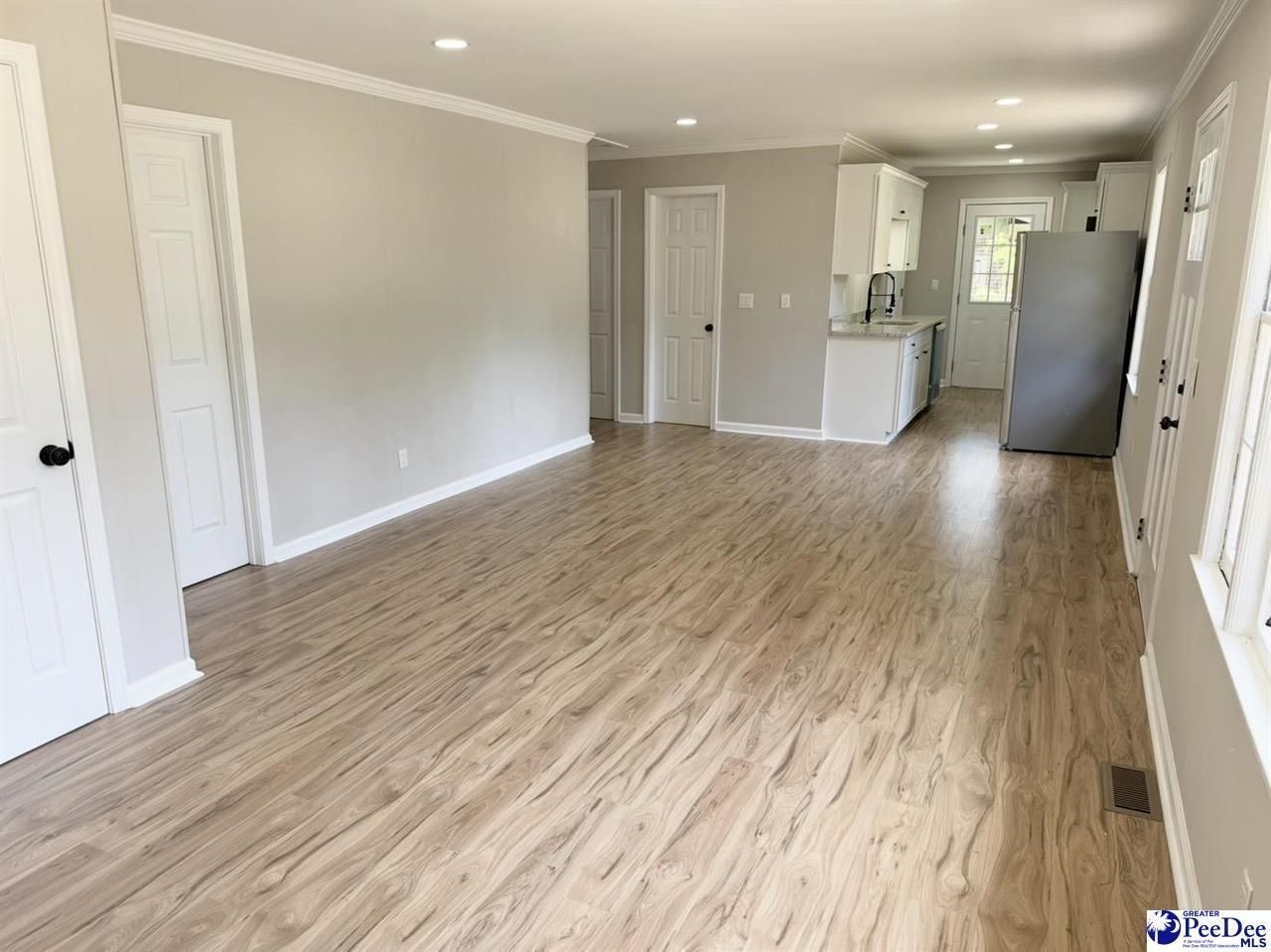 316 Dickson Heights Photo 7