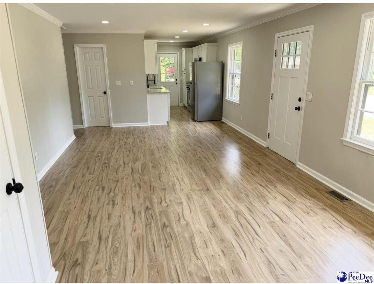 316 Dickson Heights Photo 8