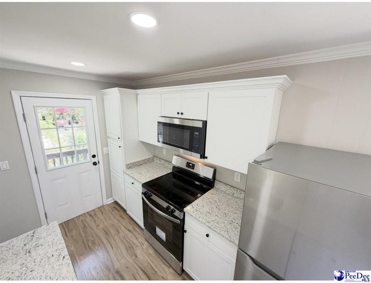 316 Dickson Heights Photo 9